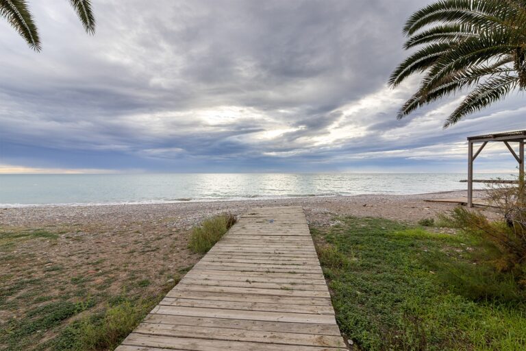 adosados-de-grandes-calidades-en-la-playa-de-moncofar-111672760430-size-vb