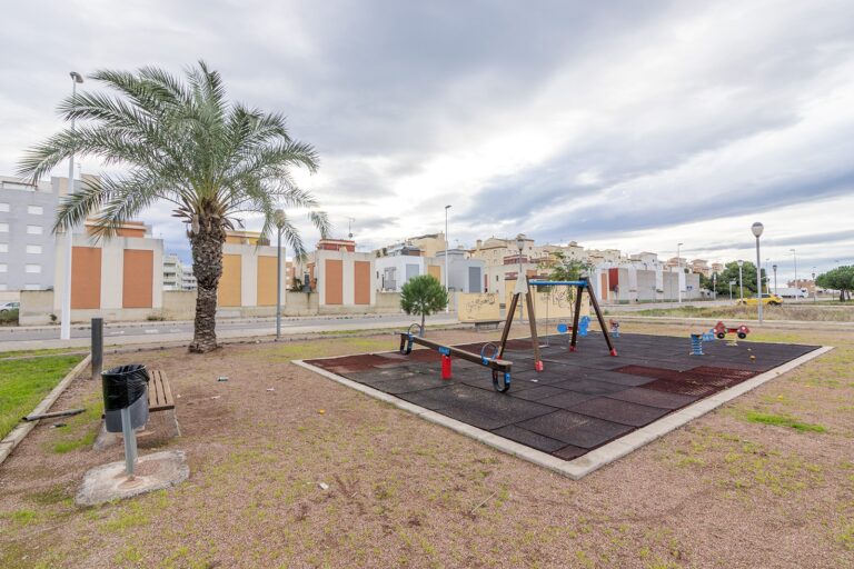 adosados-de-grandes-calidades-en-la-playa-de-moncofar-61672760419-size-vb
