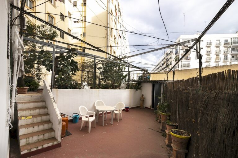 amplia-vivienda-a-reformar-en-la-zona-universitaria-01613662502-size-vb