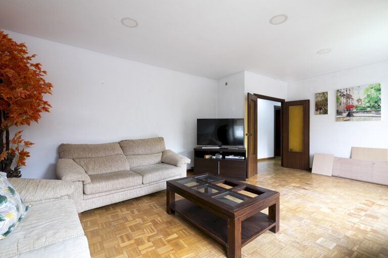 amplia-vivienda-a-reformar-en-la-zona-universitaria-31613662509-size-vb
