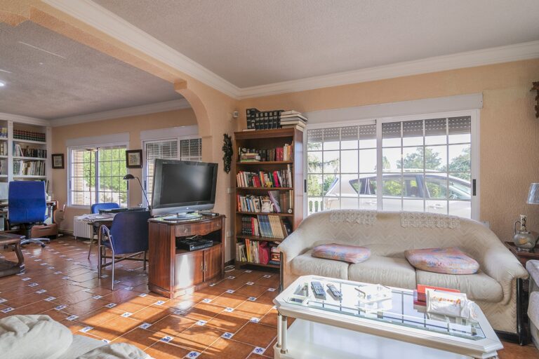 casa-con-gran-superficie-en-la-prestigiosa-urbanizacion-de-tancat-de-lalter-131738582832-size-vb