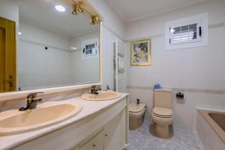 casa-con-gran-superficie-en-la-prestigiosa-urbanizacion-de-tancat-de-lalter-171738582840-size-vb