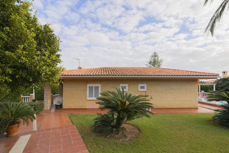 casa-con-gran-superficie-en-la-prestigiosa-urbanizacion-de-tancat-de-lalter-21738582806-size-vb