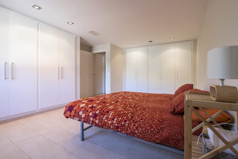 casa-de-diseno-en-urbanizacion-cercana-a-valencia-111759160125-size-vb