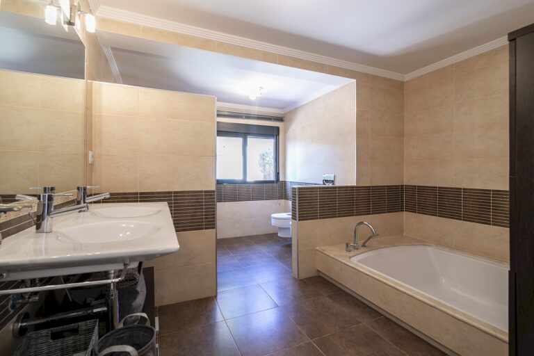 casa-de-diseno-en-urbanizacion-cercana-a-valencia-121759160127-size-vb