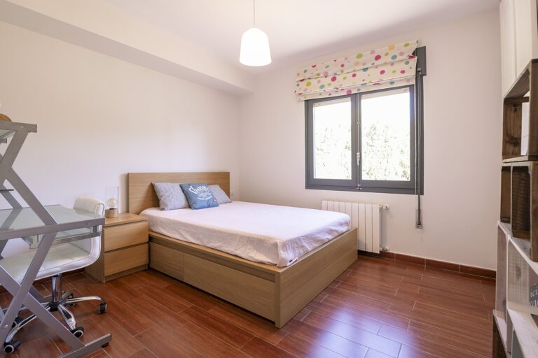 casa-de-diseno-en-urbanizacion-cercana-a-valencia-131759160129-size-vb