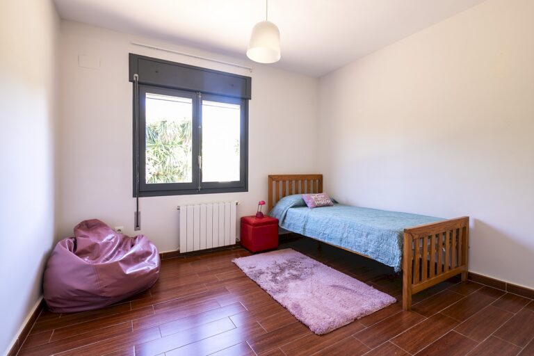 casa-de-diseno-en-urbanizacion-cercana-a-valencia-151759160134-size-vb