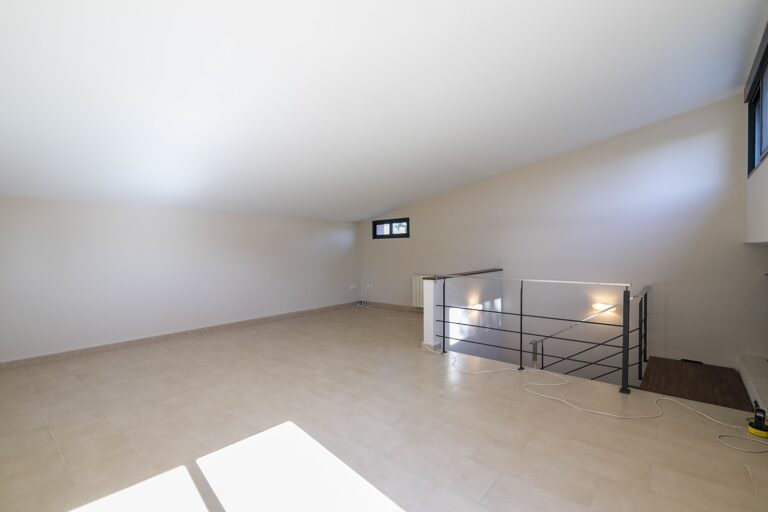 casa-de-diseno-en-urbanizacion-cercana-a-valencia-191759160142-size-vb