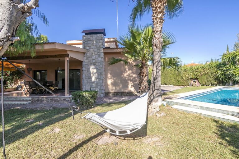 casa-de-diseno-en-urbanizacion-cercana-a-valencia-231759160151-size-vb