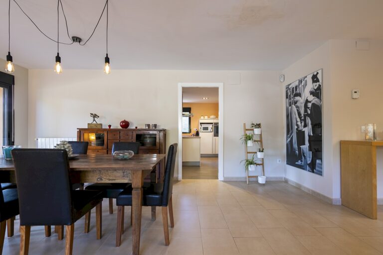 casa-de-diseno-en-urbanizacion-cercana-a-valencia-31759160108-size-vb