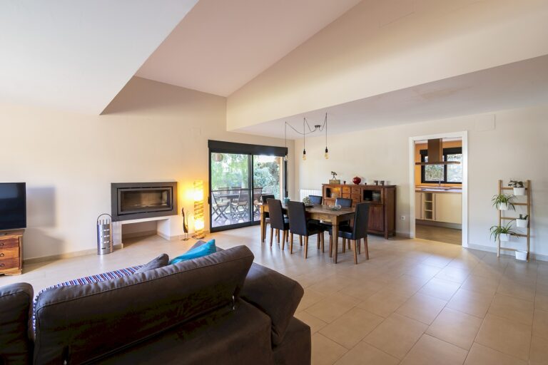 casa-de-diseno-en-urbanizacion-cercana-a-valencia-41759160111-size-vb