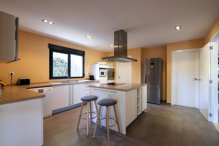 casa-de-diseno-en-urbanizacion-cercana-a-valencia-71759160117-size-vb