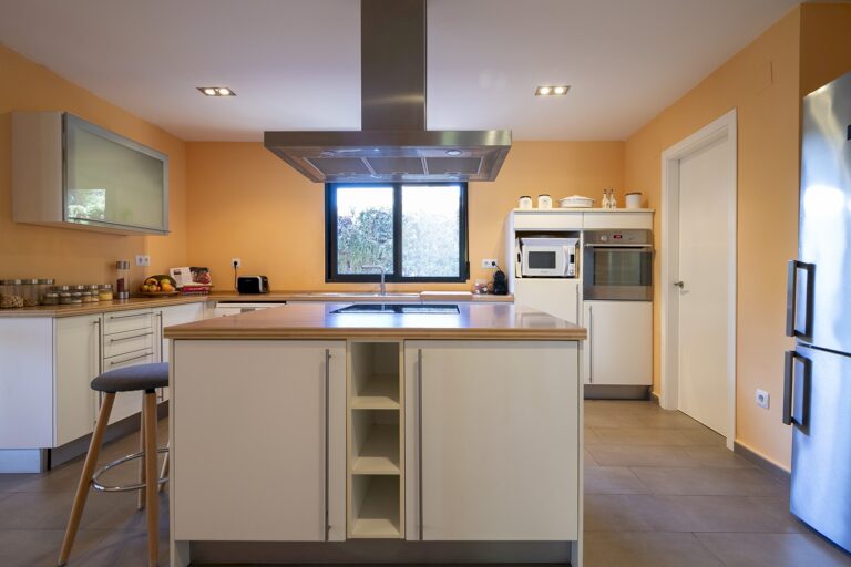 casa-de-diseno-en-urbanizacion-cercana-a-valencia-81759160119-size-vb
