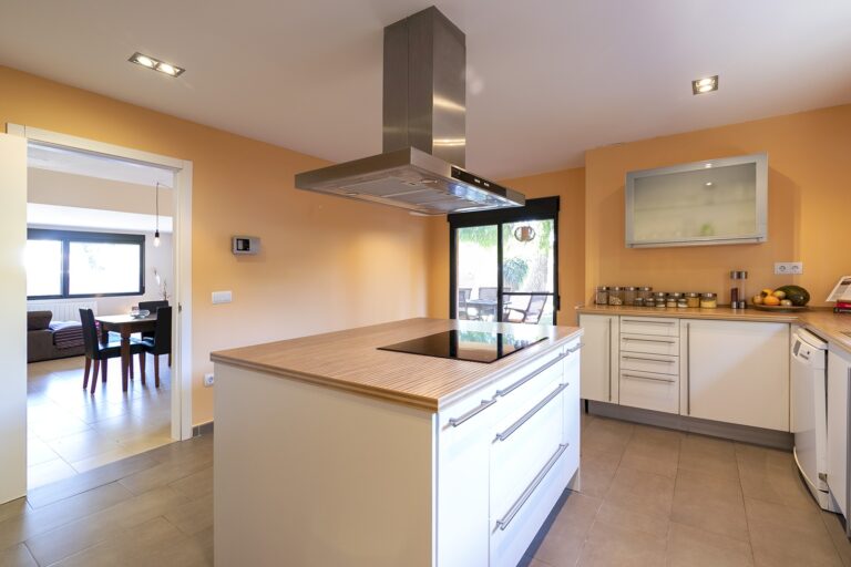 casa-de-diseno-en-urbanizacion-cercana-a-valencia-91759160121-size-vb