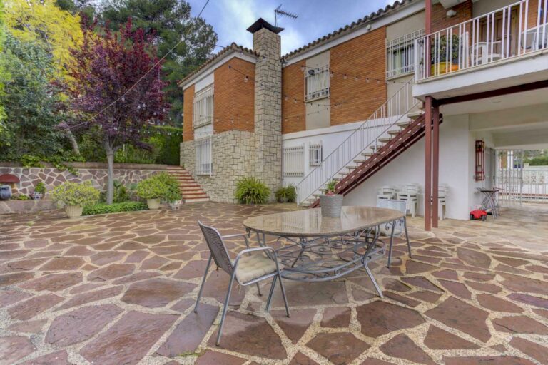 casa-de-estilo-tradicional-en-la-zona-residencial-de-el-vedat-de-torrente-valencia-01650366601-size-vb
