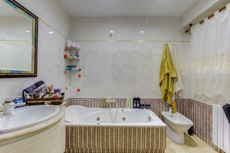 casa-de-estilo-tradicional-en-la-zona-residencial-de-el-vedat-de-torrente-valencia-131650366631-size-vb