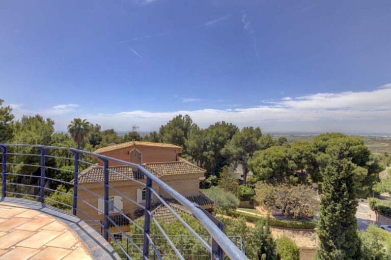 fantastico-chalet-con-magnificas-vistas-en-urbanizacion-de-lujo-371654172780-size-vb