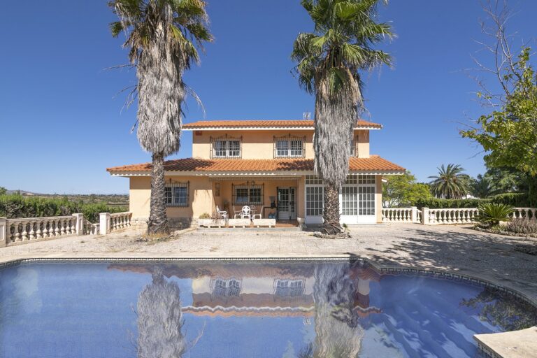 fantastico-chalet-con-piscina-en-urbanizacion-privada-de-picassent-01708442445-size-vb