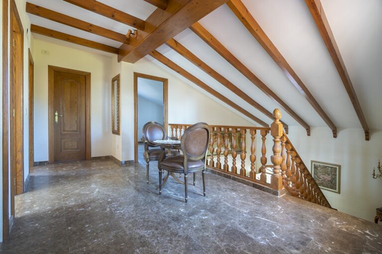 fantastico-chalet-con-piscina-en-urbanizacion-privada-de-picassent-101708442467-size-vb