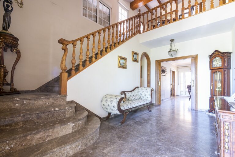fantastico-chalet-con-piscina-en-urbanizacion-privada-de-picassent-11708442447-size-vb