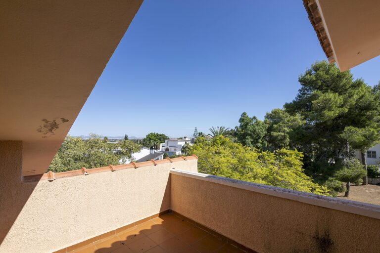 fantastico-chalet-con-piscina-en-urbanizacion-privada-de-picassent-121708442472-size-vb