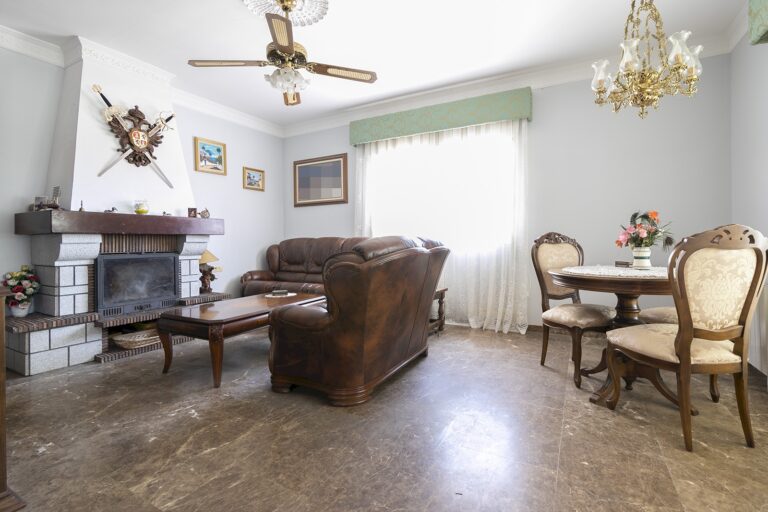 fantastico-chalet-con-piscina-en-urbanizacion-privada-de-picassent-21708442450-size-vb