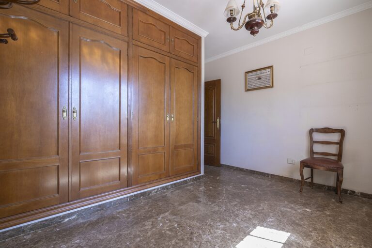fantastico-chalet-con-piscina-en-urbanizacion-privada-de-picassent-91708442465-size-vb