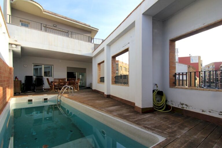 moderna-casa-de-pueblo-con-todas-las-comodidades-en-la-localidad-de-paterna-valencia-01701079501-size-vb