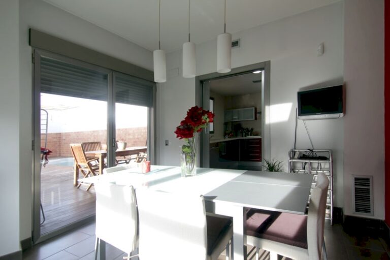 moderna-casa-de-pueblo-con-todas-las-comodidades-en-la-localidad-de-paterna-valencia-41701079504-size-vb