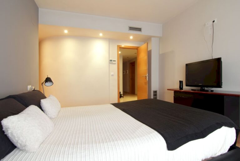 moderna-casa-de-pueblo-con-todas-las-comodidades-en-la-localidad-de-paterna-valencia-81701079507-size-vb
