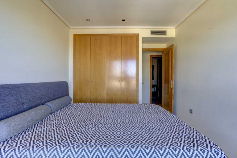 piso-con-gran-terraza-y-magnificas-vistas-en-un-exclusivo-complejo-residencial-de-nou-campanar-valencia-111740397824-size-vb