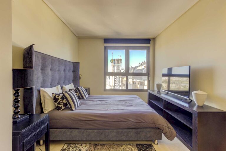 piso-con-gran-terraza-y-magnificas-vistas-en-un-exclusivo-complejo-residencial-de-nou-campanar-valencia-121740397826-size-vb