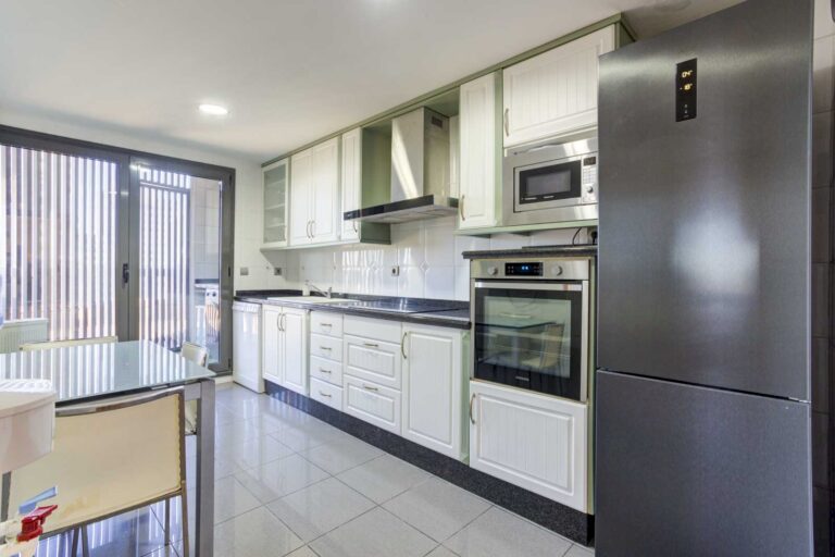 piso-con-gran-terraza-y-magnificas-vistas-en-un-exclusivo-complejo-residencial-de-nou-campanar-valencia-61740397814-size-vb