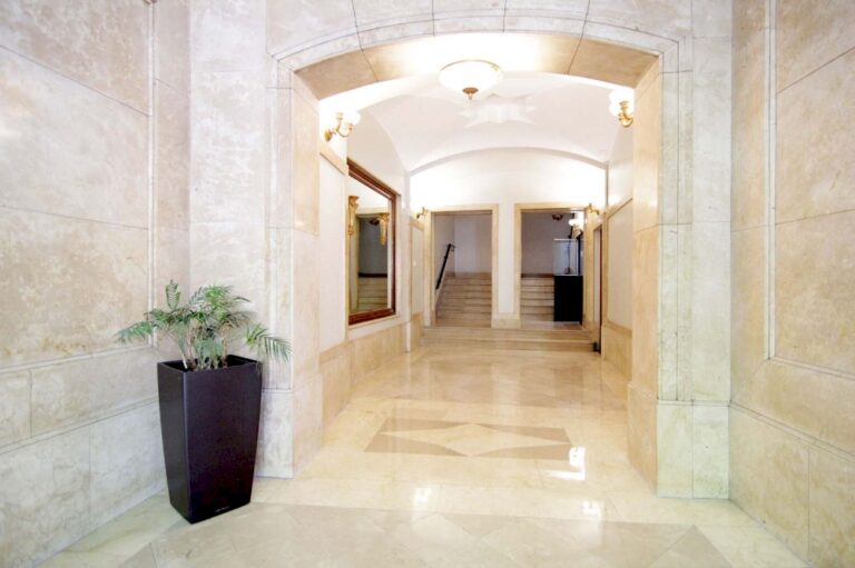 piso-con-licencia-turistica-en-una-finca-senorial-del-casco-antiguo-121591801555-size-vb