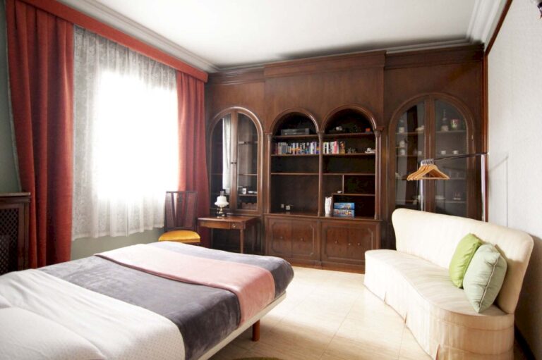 piso-con-licencia-turistica-en-una-finca-senorial-del-casco-antiguo-61591801549-size-vb