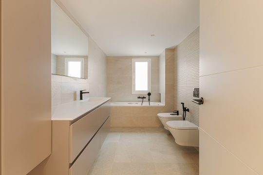 piso-de-diseno-moderno-en-albors-121716198417-size-vb